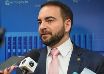 Projeto de João César Mattogrosso sobre o uso de telas por crianças vai para sanção Projeto de João César Mattogrosso sobre o uso de telas por crianças vai para sanção