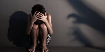 Menina de 13 anos ‘casa’ e tem filho com homem de 36 e caso é denunciado na polícia