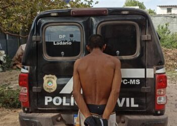 Homem procura ex na boca de fumo após ser furtado e quase é morto a golpes de facão na cabeça