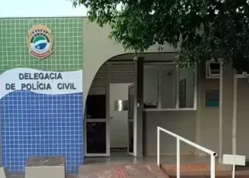 Mãe procura a polícia após ex enviar vídeo espancando e dizendo que tiraria a vida dele e do filho de 4 anos 