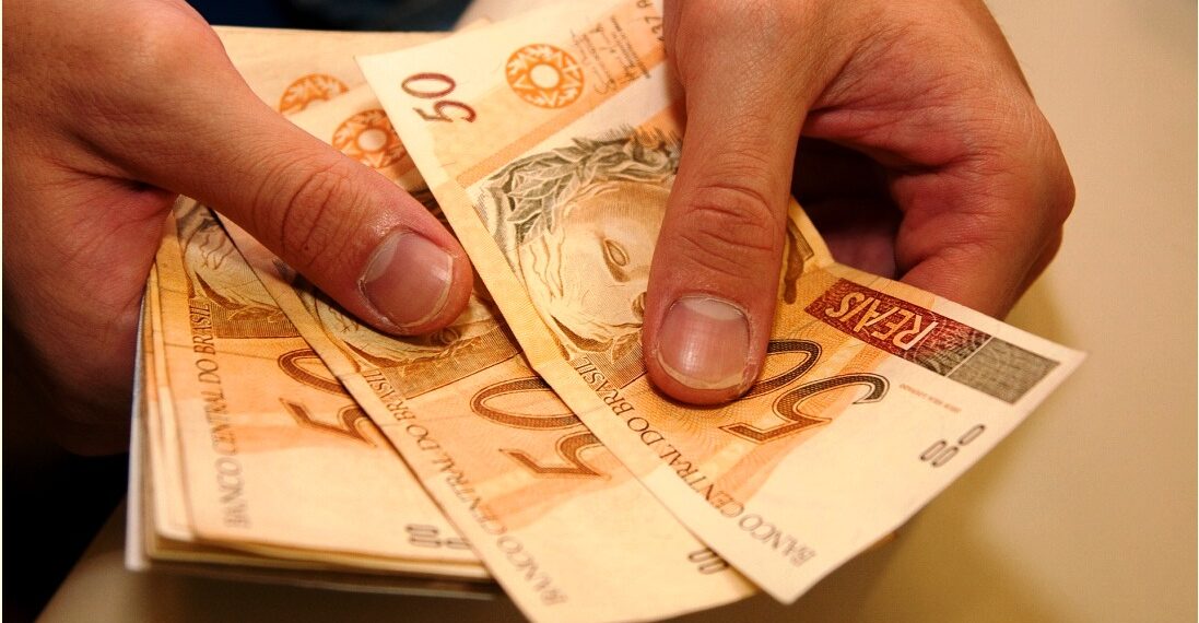 Salário e 13º de servidores estaduais deve movimentar economia em MS; veja as datas  