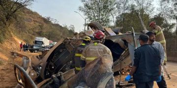 Ônibus com torcedores do Corinthians sofre acidente e deixa 7 mortos
