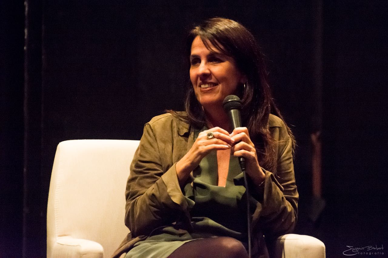 Escritora Martha Medeiros vem à Capital para 35ª Noite da Poesia