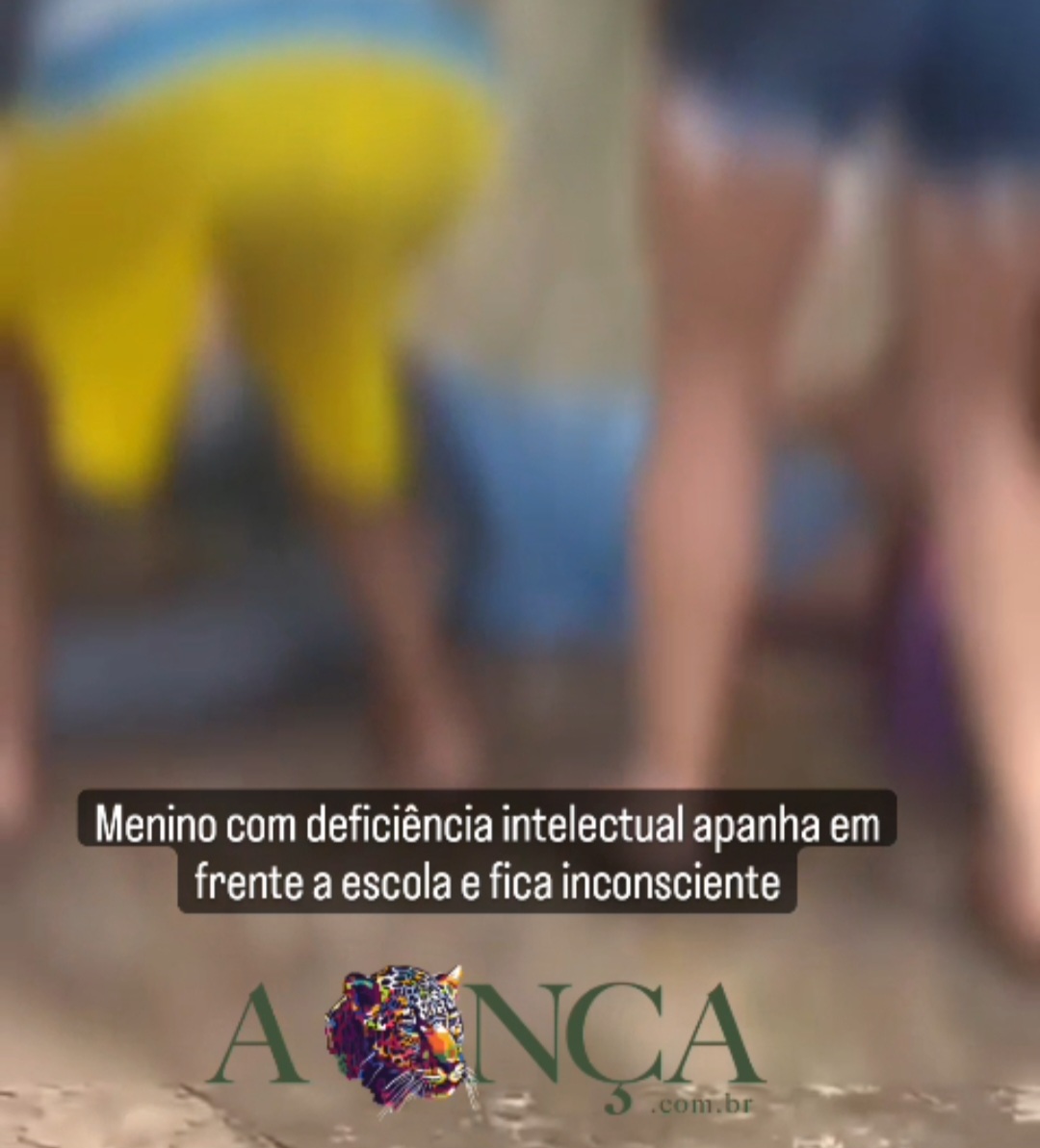Vídeo: menino com deficiência intelectual apanho em frente a escola e fica inconsciente