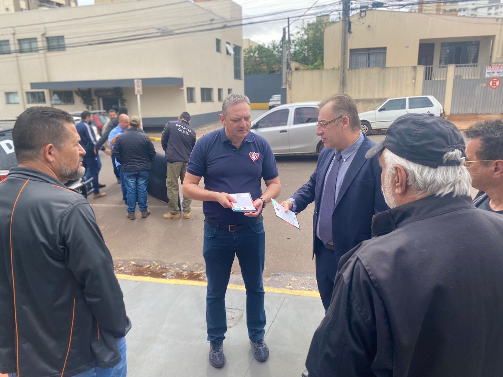 Em manifestação do Sinpol-MS, Neno Razuk presta apoio a reivindicação salarial