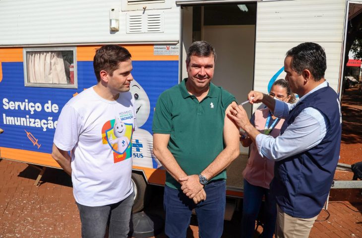 “Dia D”: com índices de vacinação baixos até governador recebe vacina para reforçar campanha