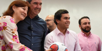 Em entrega de kits esportivos João Cesar Mattogrosso exalta importância de incentivar estudantes