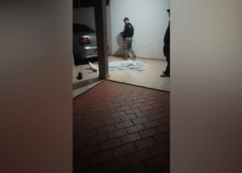 Mulher m*rre após ser prensada pelo próprio carro na garagem de casa em Campo Grande
