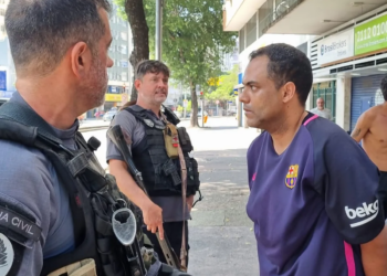 Preso por matar crianças a marretadas ligou para ex-mulher dizendo que filha implorou para não morrer