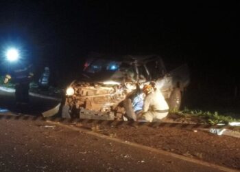 Homem m*rre ao bater caminhonete em caminhão na MS-134