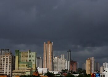 Domingo tem previsão de chuva e até granizo em MS; faz calor em CG