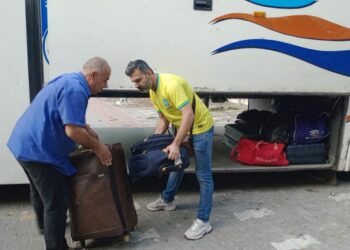 Brasileiros que tentam deixar Gaza chegam  ao sul do território e têm janela de 6 horas para cruzar fronteira