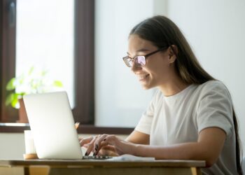 Parceria entre Prefeitura e Universidade oferece 200 vagas em cursos livres com 100% de bolsa; veja como se inscrever