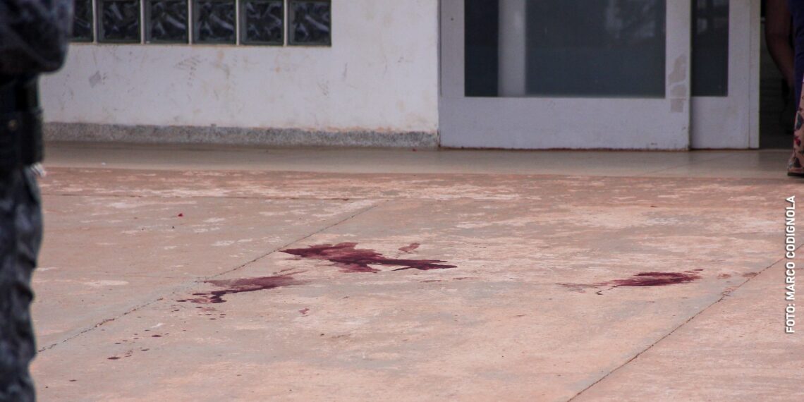 Homem m*rre baleado por ex-marido da companheira após discussão em UBS