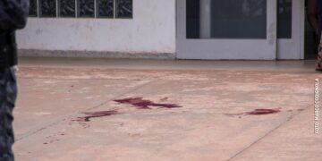 Homem m*rre baleado por ex-marido da companheira após discussão em UBS