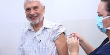 Com plantão em 3 unidades de saúde e em shopping, sábado é dia de vacina