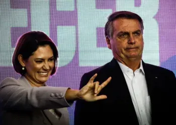 “Prefiro Lula”: conversas de Cid mostram detalhes de atritos com Michele Bolsonaro 