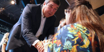 MS vai pagar R$ 900 para cuidadores de pessoas com deficiência