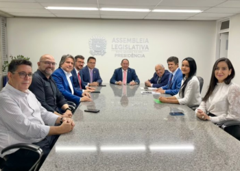 Assembleia recebe projeto que reajusta em 14,95% salário de 20 mil professores