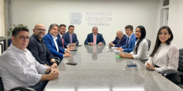 Assembleia recebe projeto que reajusta em 14,95% salário de 20 mil professores