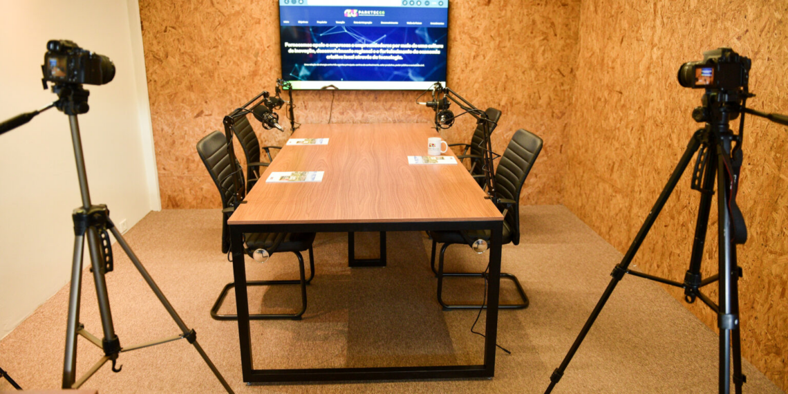 Prefeitura abre inscrições para quem quer gravar podcast em estúdio profissional; veja como fazer