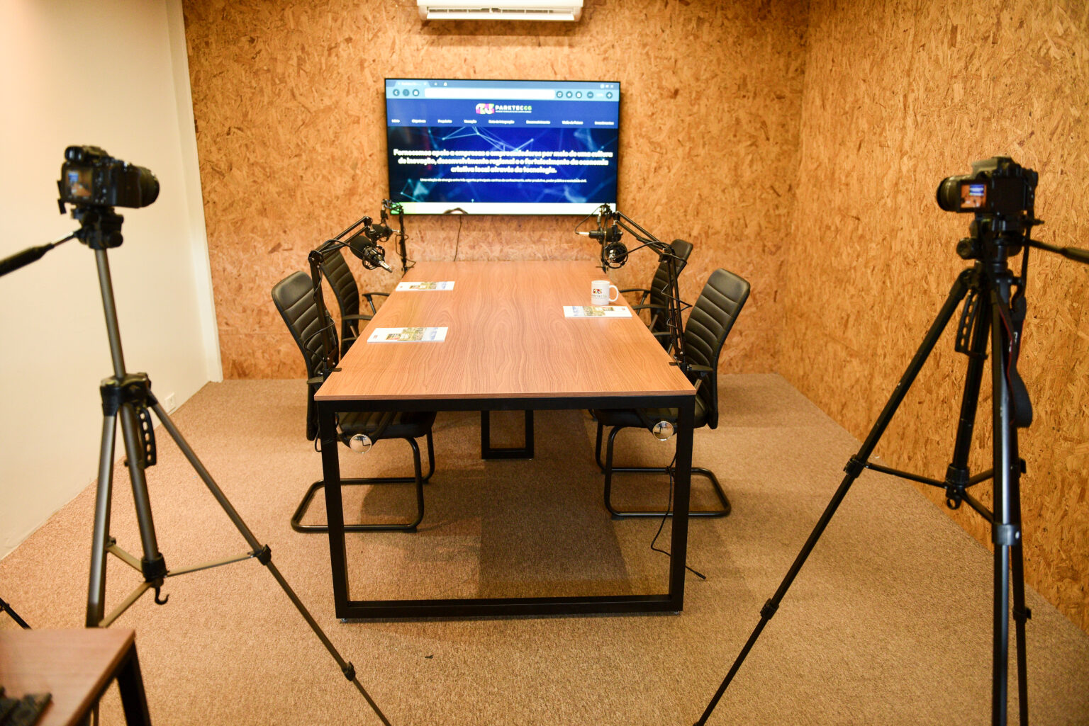 Prefeitura abre inscrições para quem quer gravar podcast em estúdio profissional; veja como fazer
