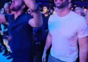 Eduardo Leite sofre críticas nas redes após ir a show de Ivete em SP em meio à calamidade no RS