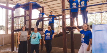 Parquinho acessível em escola foi construído com ajuda da comunidade no projeto “Controlador Jovem”