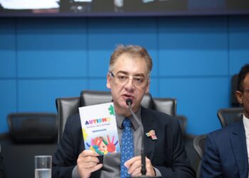 Com cartilha orientativa e reafirmação da necessidade de mapeamento de casos de autismo em MS, audiência pública proposta por Neno Razuk lota ALEMS