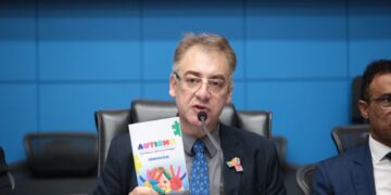 Com cartilha orientativa e reafirmação da necessidade de mapeamento de casos de autismo em MS, audiência pública proposta por Neno Razuk lota ALEMS