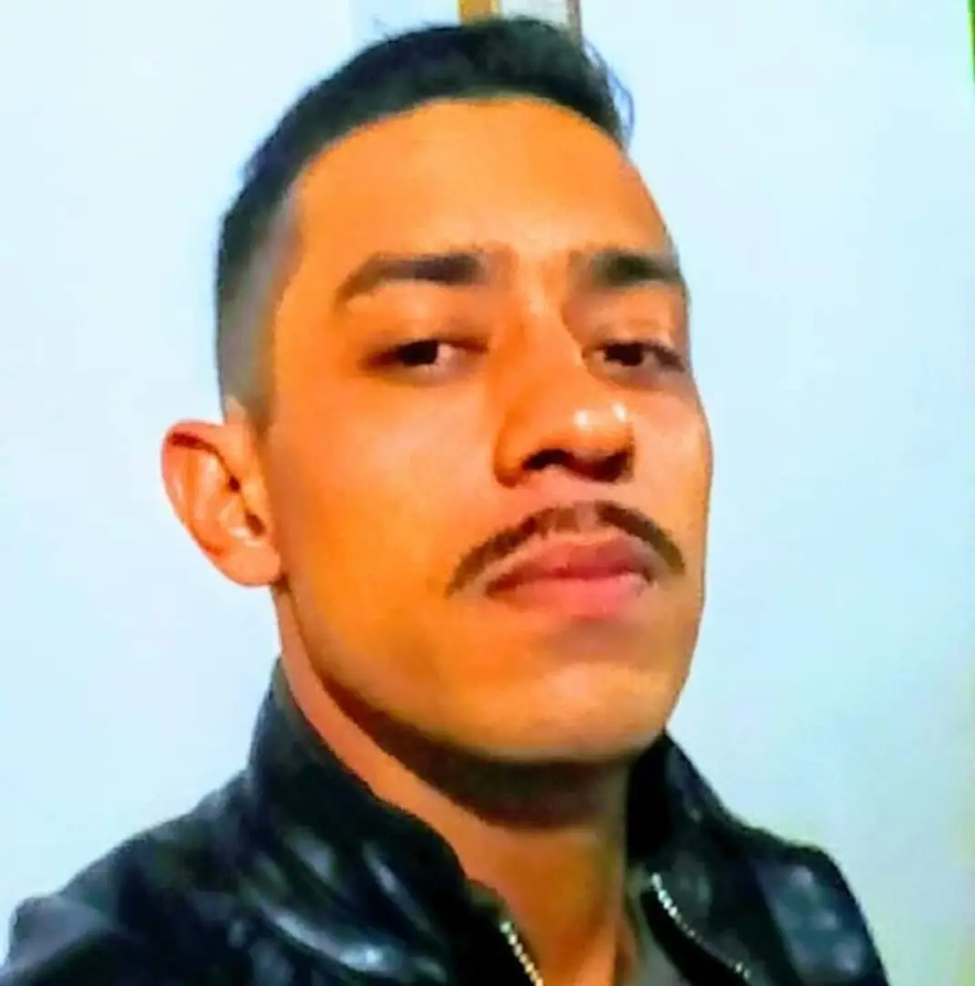Mulher m*ta marido a f4c4d4s após ser espancada com filho de 4 meses no colo