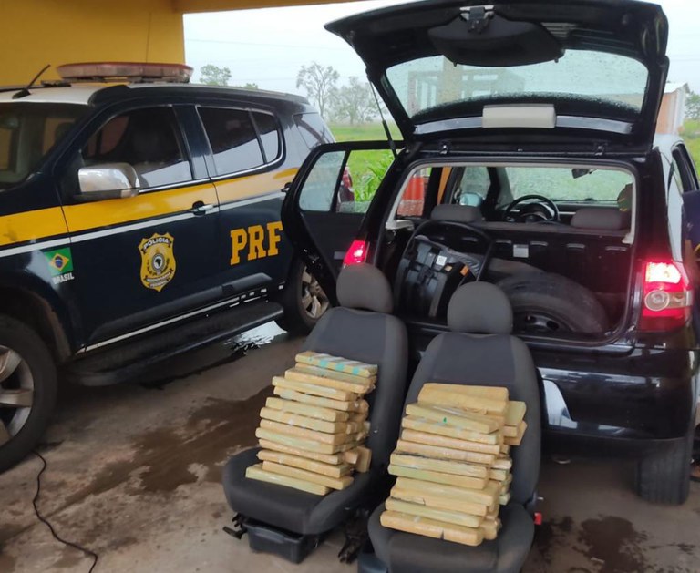 PRF apreende 56 Kg de maconha em Bataguassu