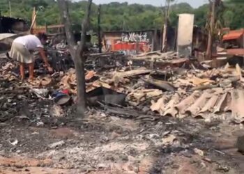 Vídeo: incêndio deixou rastro de destruição na comunidade do Mandela; moradores precisam de água e doações; veja como ajudar