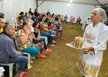 Curso gratuito de panetone e colomba capacita mais de 70 alunos no Bairro Moreninha II