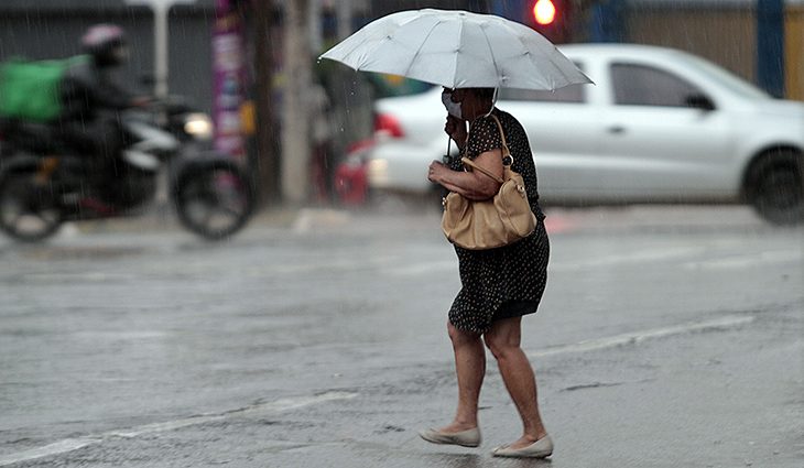 Guarda-chuva em mãos: terça será de chuva em todo MS