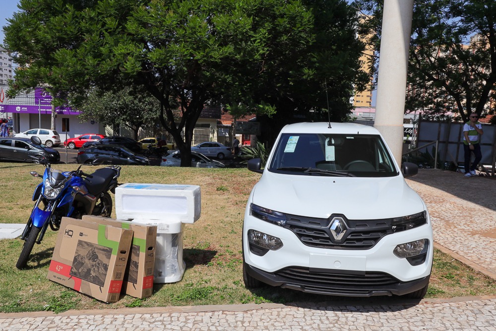 Prefeitura entrega prêmios do 3º sorteio do programa IPTU Dá Prêmios 2023