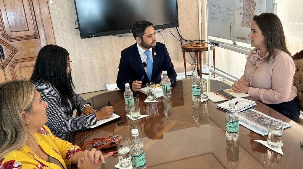 Em agenda no Chile, equipe da Prefeitura discute integração e parcerias comerciais com prefeito e governador