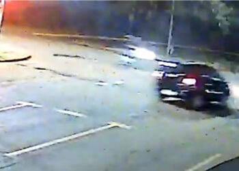 Vídeo: motorista avança sinal vermelho, atropela motociclista que fica em estado grave; família faz vakinha para ajudar 