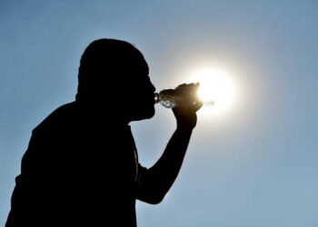 Calorão predomina e com baixa umidade o alerta é: beba água 