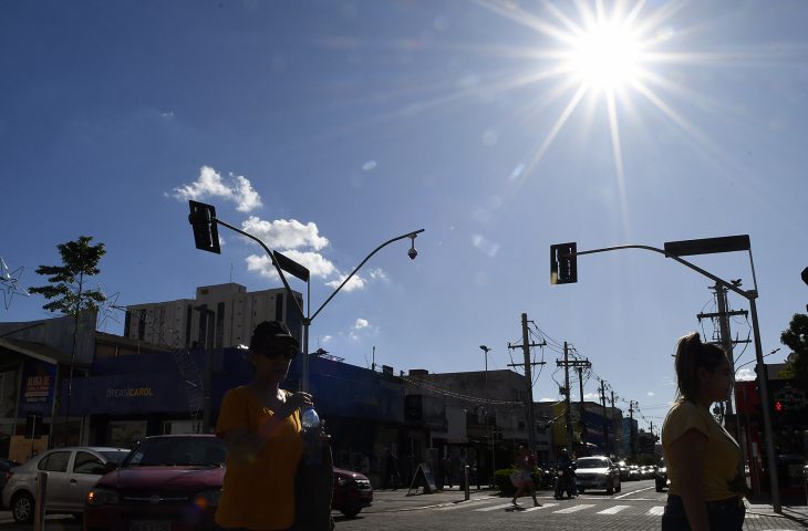 Semana começa com sol, calor e pancadas de chuva em MS
