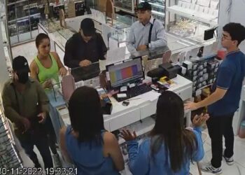 Vídeo: ladroes assaltam joalheria em Shopping da Capital 