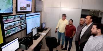 Após chuvas, prefeito interino Carlão visita Defesa Civil e UPA do Universitário