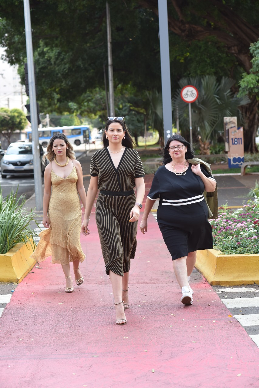 Coletivo de Brechós lança editorial de moda em comemoração aos seus 8 anos de existência.