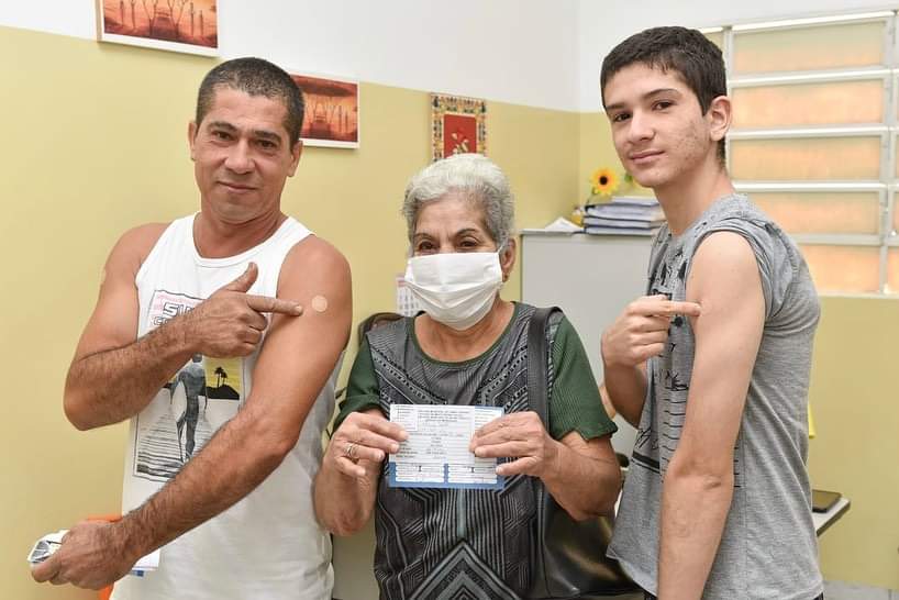 Prefeitura abre três unidades e faz itinerante em shopping no Centro para vacinação neste sábado