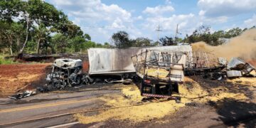 Vídeo: tentativa de ultrapassagem causou grave acidente na BR-163 que deixou dois m*rtos e três feridos