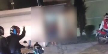 Vídeo: cliente joga bag e comandas de moto entregador após atraso e “ganha” buzinaço no Carandá