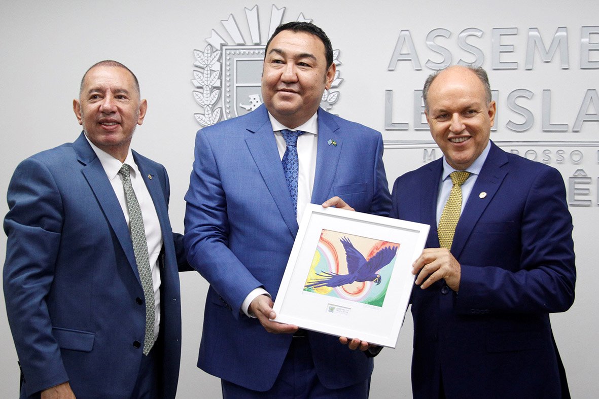 Deputados parabenizam Cazaquistão pela abertura de Consulado no Estado