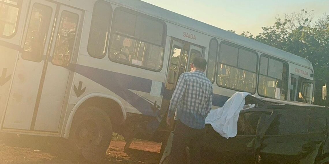Vídeo: acidente entre carro e ônibus tem vítima causa m*rte na BR-060 em CG