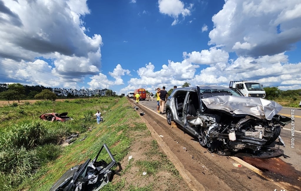 Vídeo: seis pessoas ficam feridas em grave acidente na BR-163 próximo a CG 