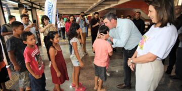 Vídeo: Caixa Encantada arrecada 45 mil brinquedos e garante alegria da criançada no Natal; confira a festa 